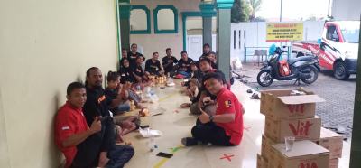 Mengadakan kegiatan santunan anak yatim dan mengadakan berbagi takjil di bulan suci romadhan di Cileungsi sekitar