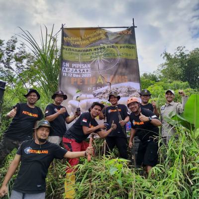 Penanaman pohon di bandung gunung pipisan