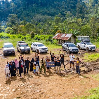 Berbagi sembako dan buka bersama di desa terpencil di babakan madang cisadon