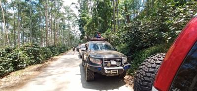 Berpetualang sambil berbagi