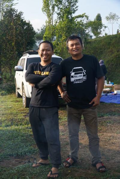 Berpetualang sambil berbagi