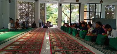 Santunan yatim piatu dan dhuafa di Setu Bekasi