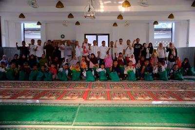 Santunan yatim piatu dan dhuafa di Setu Bekasi