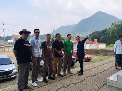 Pembuatan aliran air Desa Bojong Kelapa Nunggal