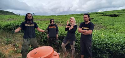 Perbaikan mushola di kampung cikoneng bedeng