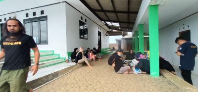 Perbaikan mushola di kampung cikoneng bedeng