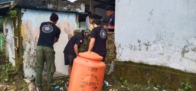 Perbaikan mushola di kampung cikoneng bedeng