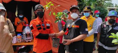 Giat bersih bersih sungai kali jambe bekasi