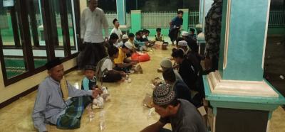 Mengadakan kegiatan santunan anak yatim dan mengadakan berbagi takjil di bulan suci romadhan di Cileungsi sekitar