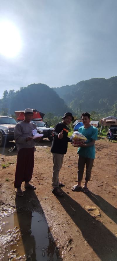 Berbagi sembako dan buka bersama di desa terpencil di babakan madang cisadon
