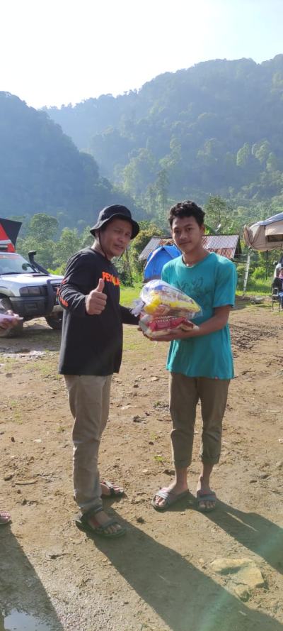 Berbagi sembako dan buka bersama di desa terpencil di babakan madang cisadon