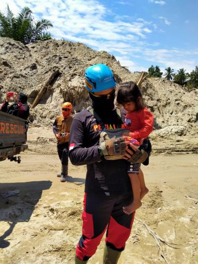 Rescue dan drop logistic pasca gempa Palu